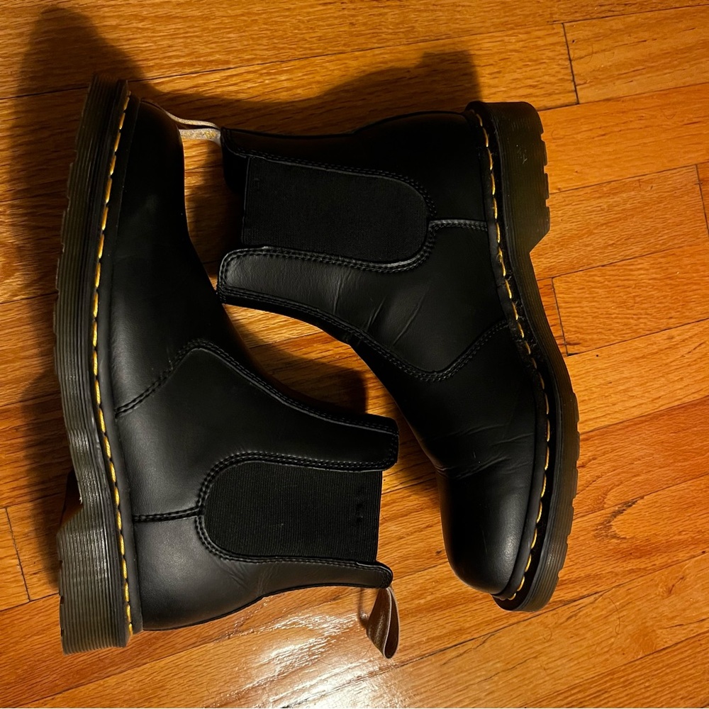 Doc Marten 2976 Chelsea boot Men’s size 10 women’s 11